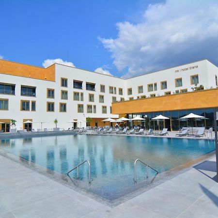 Mk Hotel Tirana Rinas Exterior foto The hotel's swimming pool