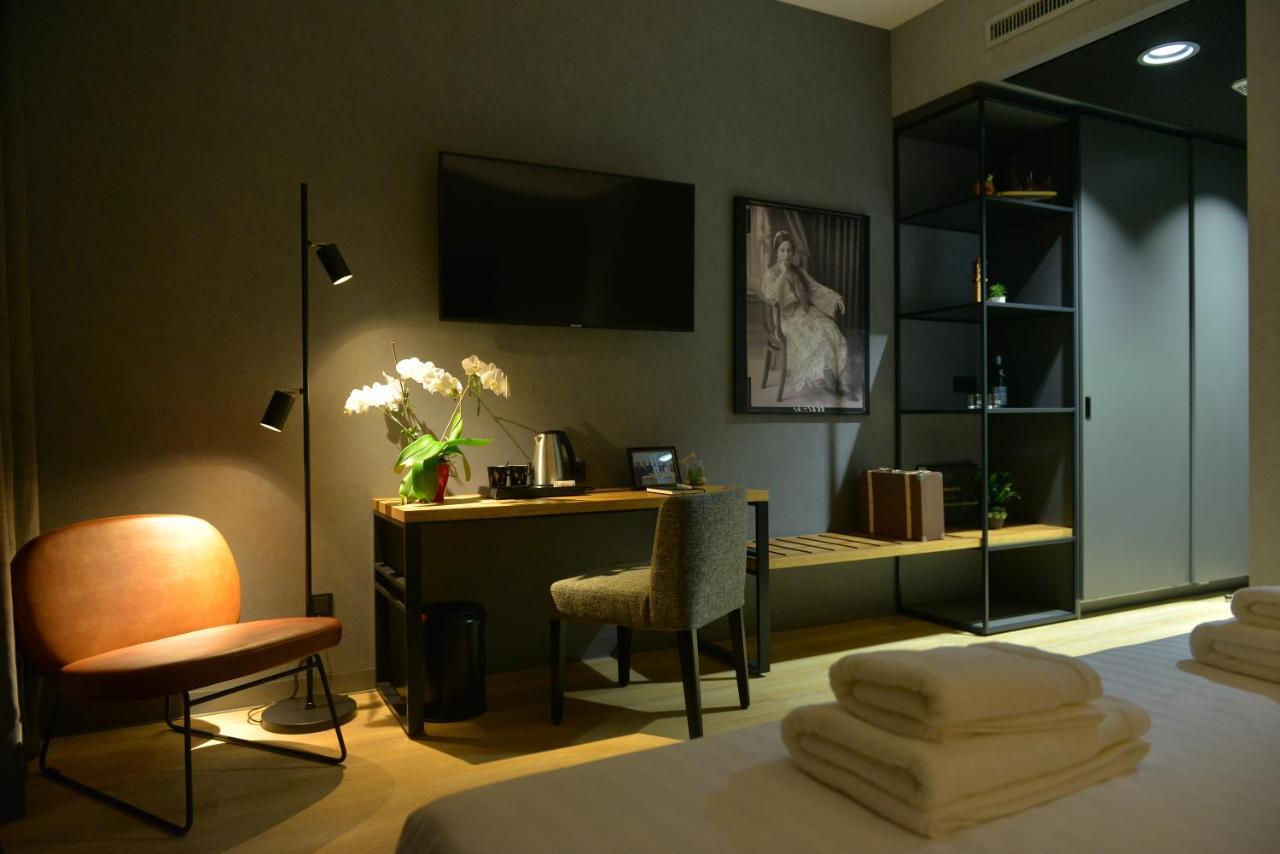 Mk Hotel Tirana Rinas Exterior foto A room at the hotel