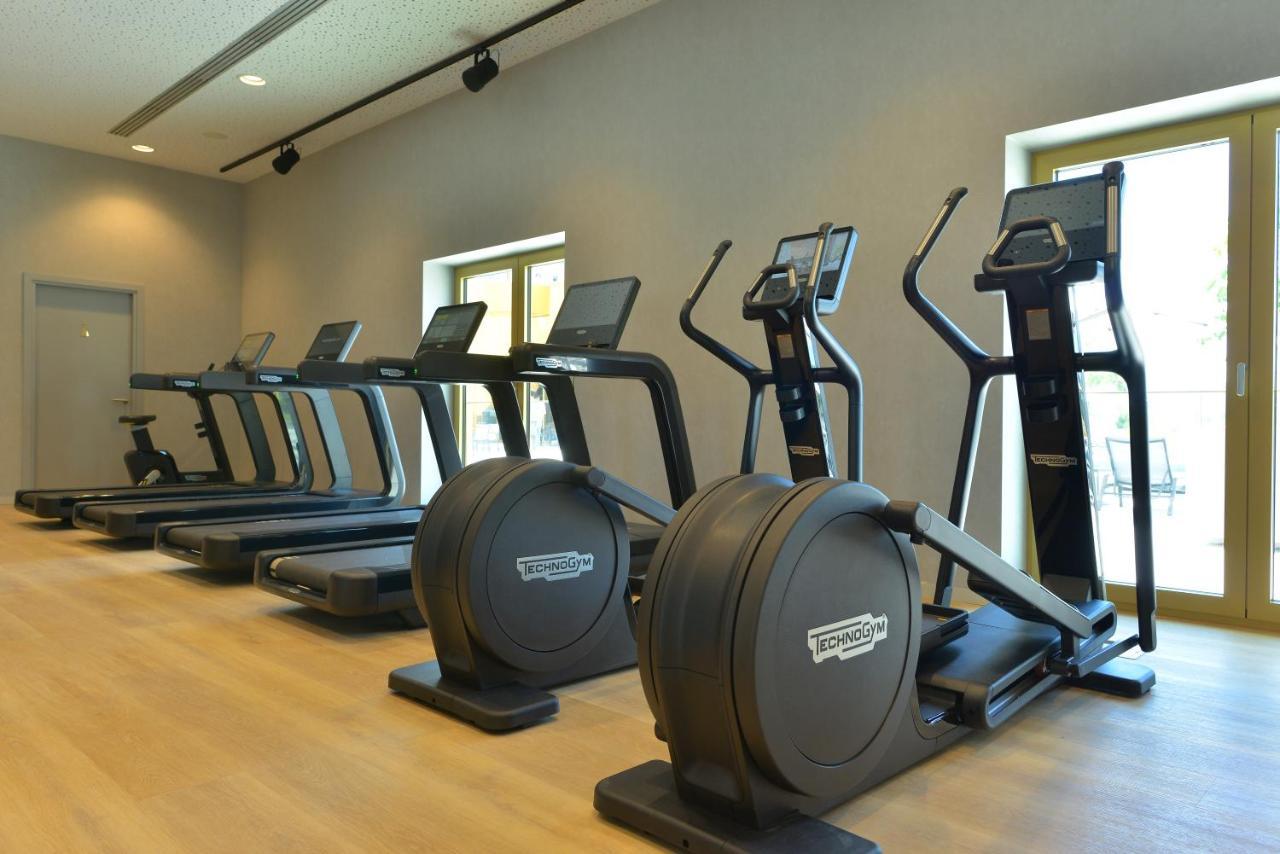 Mk Hotel Tirana Rinas Exterior foto Elliptical cross trainer