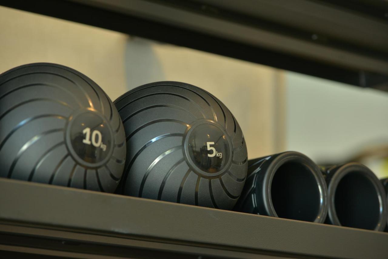 Mk Hotel Tirana Rinas Exterior foto A set of kettlebells