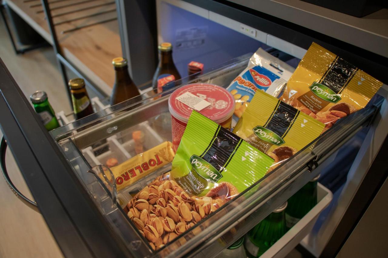 Mk Hotel Tirana Rinas Exterior foto A drawer in a refrigerator