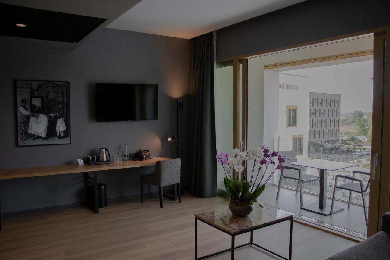 Mk Hotel Tirana Rinas Exterior foto A room at the hotel