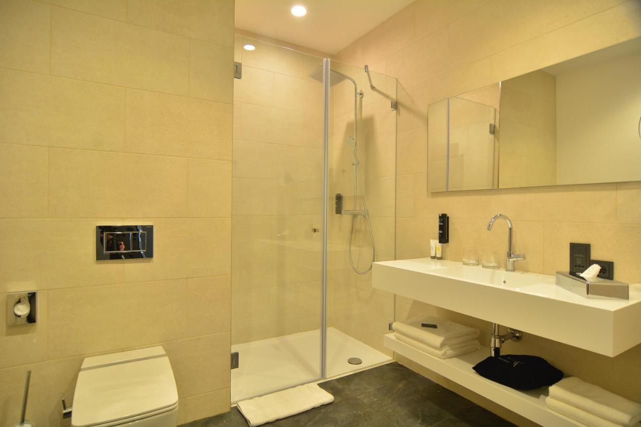 Mk Hotel Tirana Rinas Exterior foto A shower enclosure