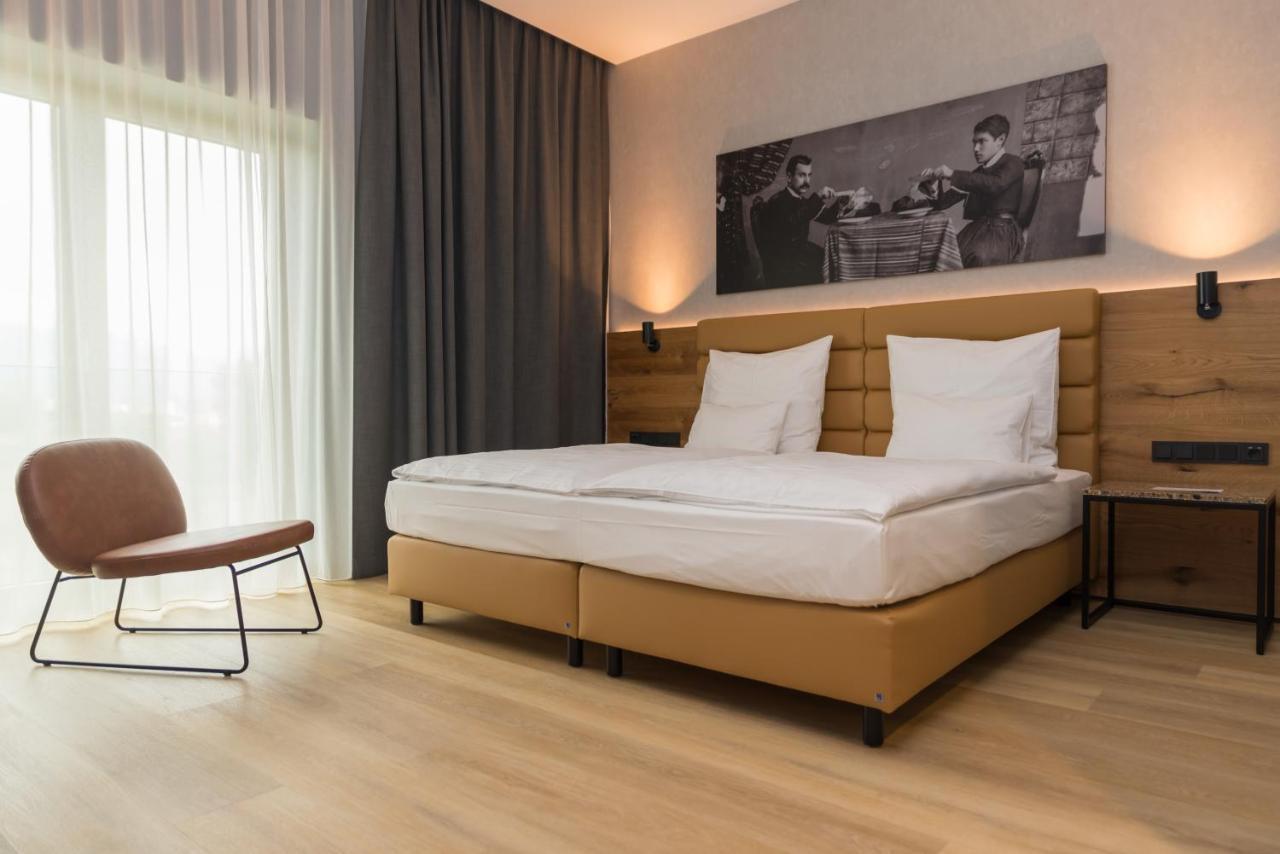 Mk Hotel Tirana Rinas Exterior foto A room at the hotel
