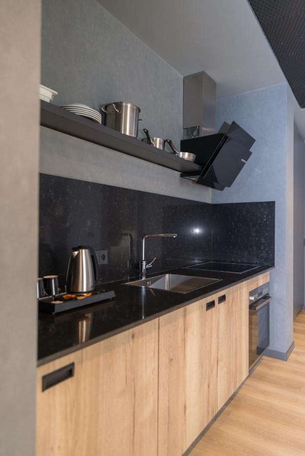 Mk Hotel Tirana Rinas Exterior foto A kitchen in a serviced apartment in Paris