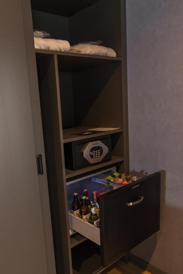 Mk Hotel Tirana Rinas Exterior foto A hotel safe