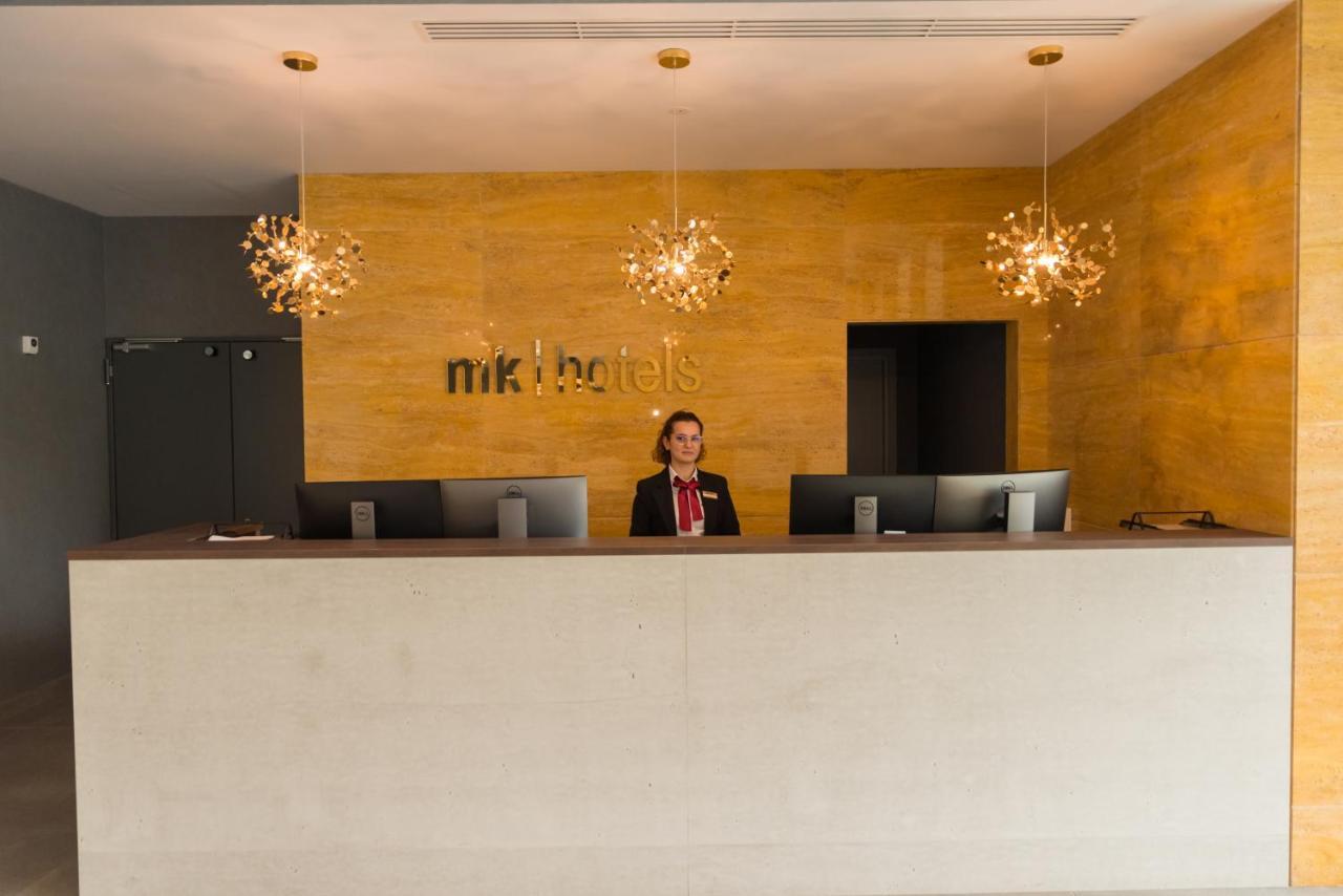Mk Hotel Tirana Rinas Exterior foto Reception desk at a hotel