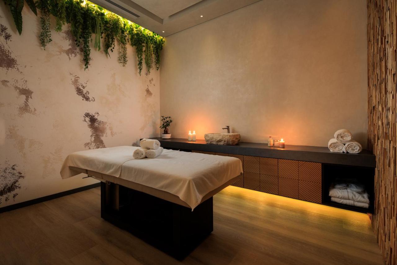 Mk Hotel Tirana Rinas Exterior foto A massage table