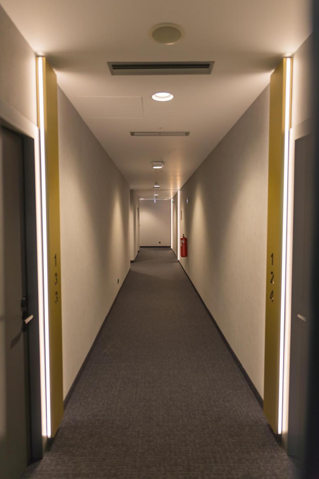 Mk Hotel Tirana Rinas Exterior foto A corridor in the new building
