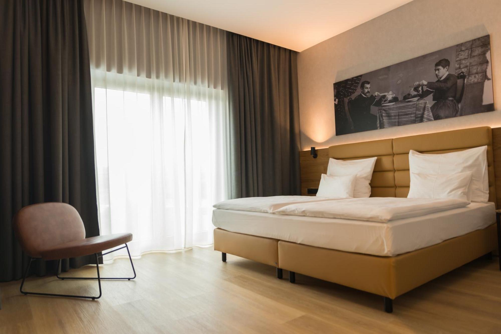 Mk Hotel Tirana Rinas Exterior foto A room at the Hotel Axelmannstein