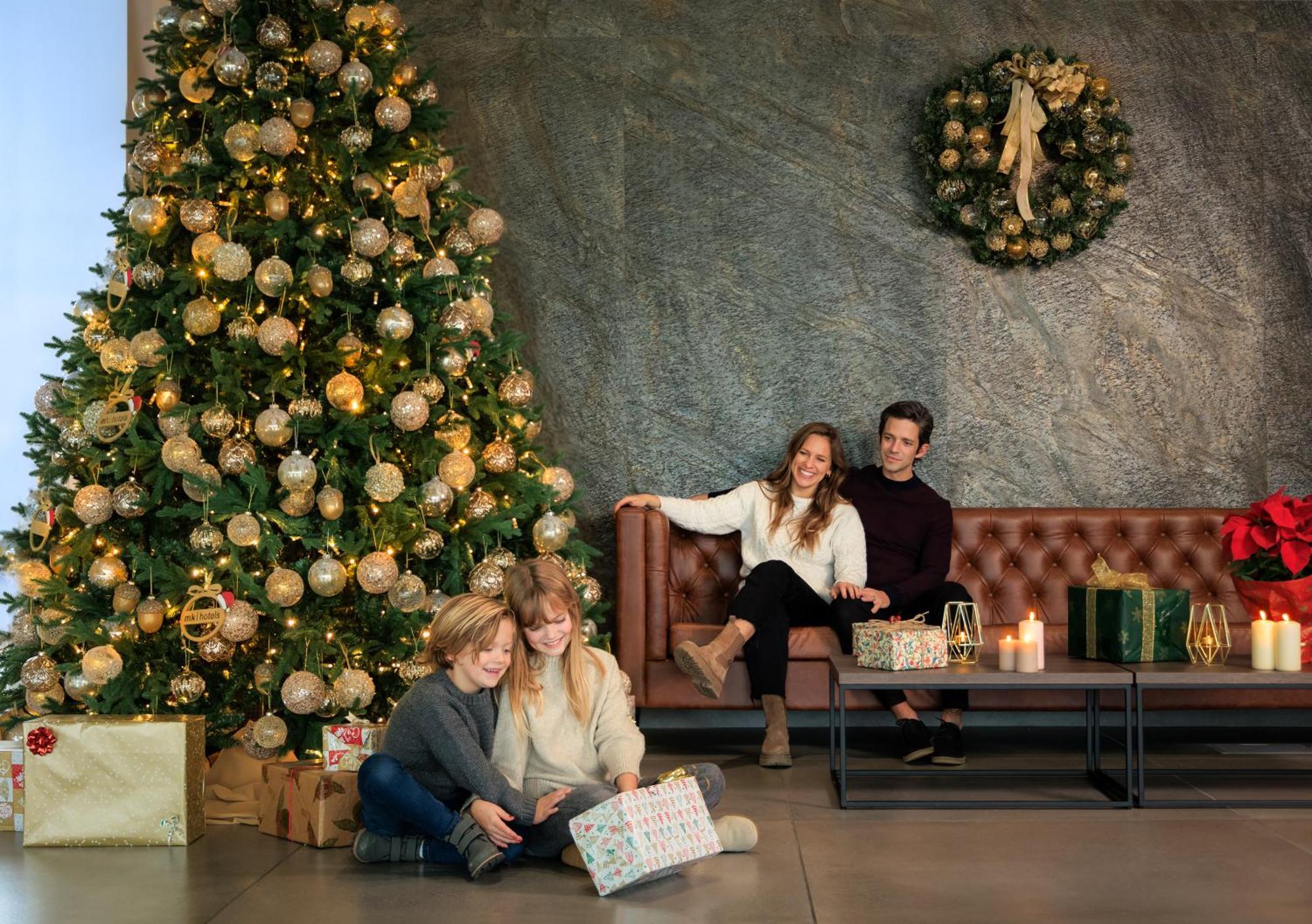 Mk Hotel Tirana Rinas Exterior foto The 2019 Christmas tree at the Four Seasons Hotel
